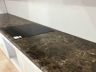 Giá đá hoa cương mặt bếp là bao nhiêu?