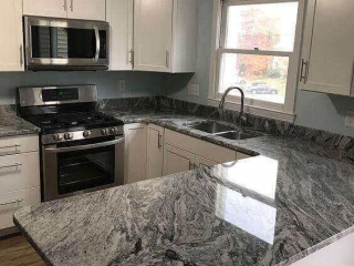 Dịch vụ thi công bàn bếp đá hoa cương TPHCM uy tín giá rẻ