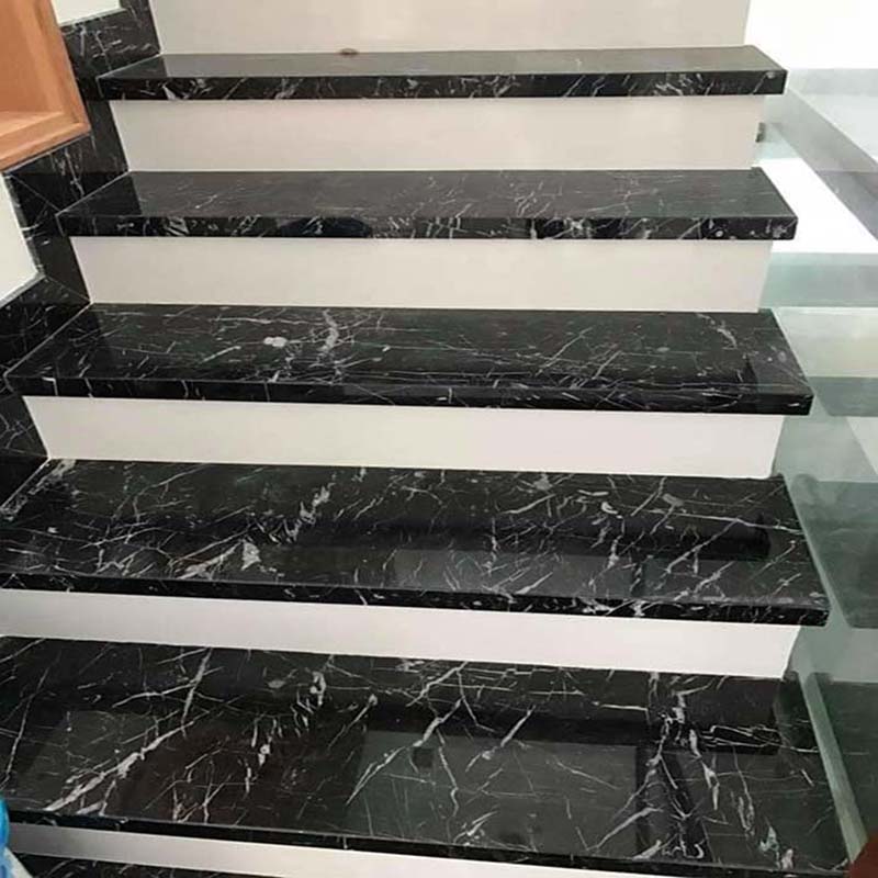 Cầu thang sắt ốp đá hoa cương