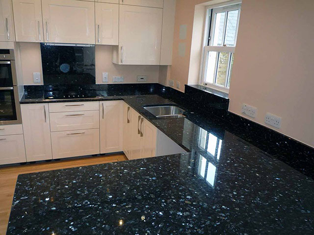 Đá hoa cương đen