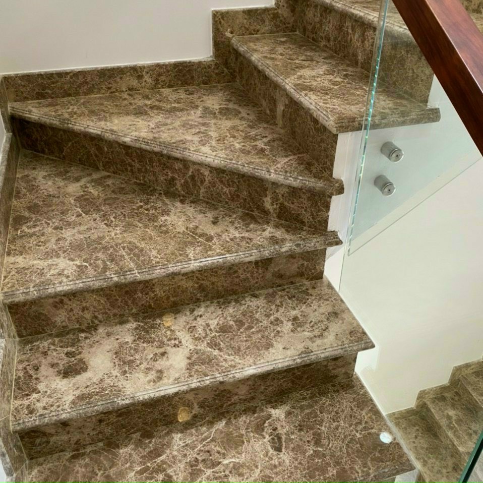 giá thi công đá hoa cương cầu thang